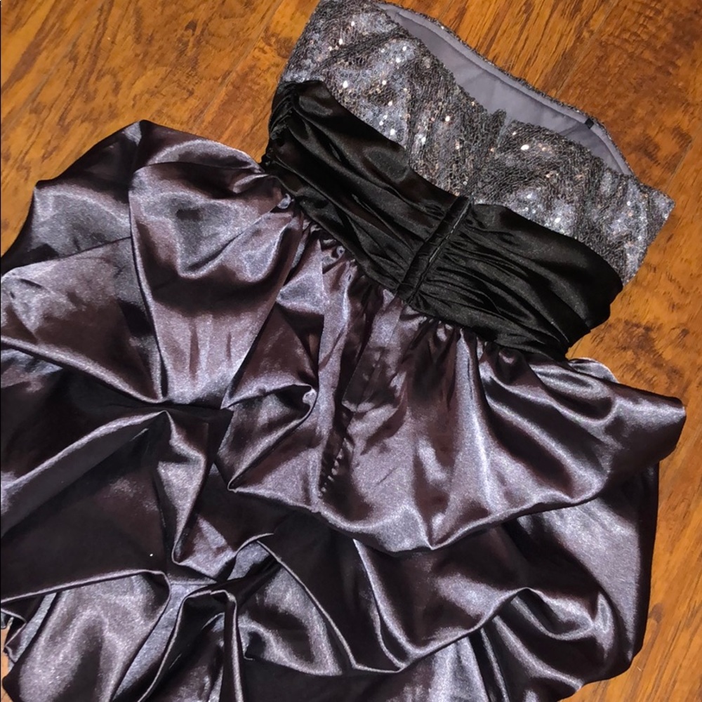 Dress - Picture 2 of 5